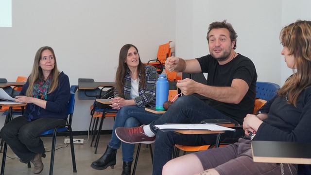 Integrantes de Mundo Nuevo participaron como disertantes en el Seminario de Artes y Oficios Integrantes de Mundo Nuevo participaron como disertantes en el Seminario de Artes y Oficios