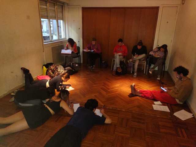 Integrantes de Mundo Nuevo dictaron un taller para estudiantes de la Escuela de Teatro La Plata Integrantes de Mundo Nuevo dictaron un taller para estudiantes de la Escuela de Teatro La Plata