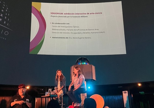 Mundo Nuevo en la jornada "El universo entre manos" Mundo Nuevo en la jornada "El universo entre manos"