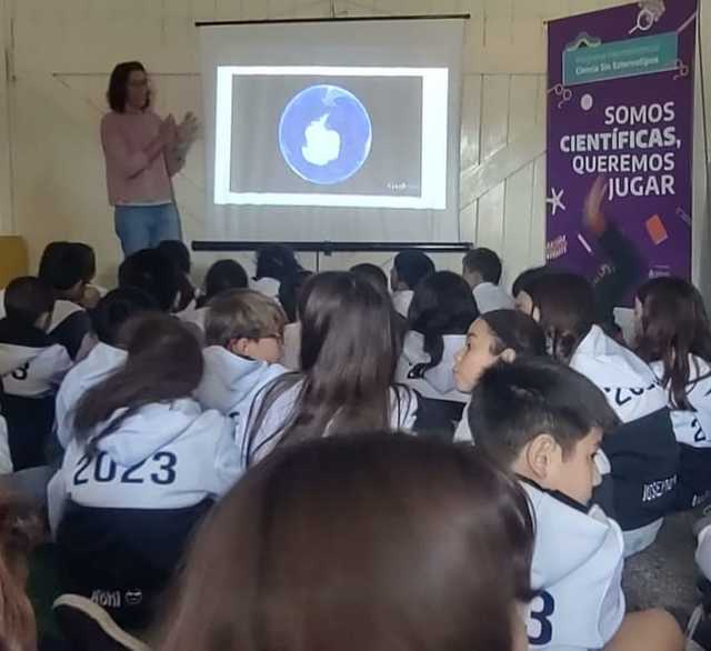 "Somos Científicas, Queremos Jugar" en Mundo Nuevo "Somos Científicas, Queremos Jugar" en Mundo Nuevo