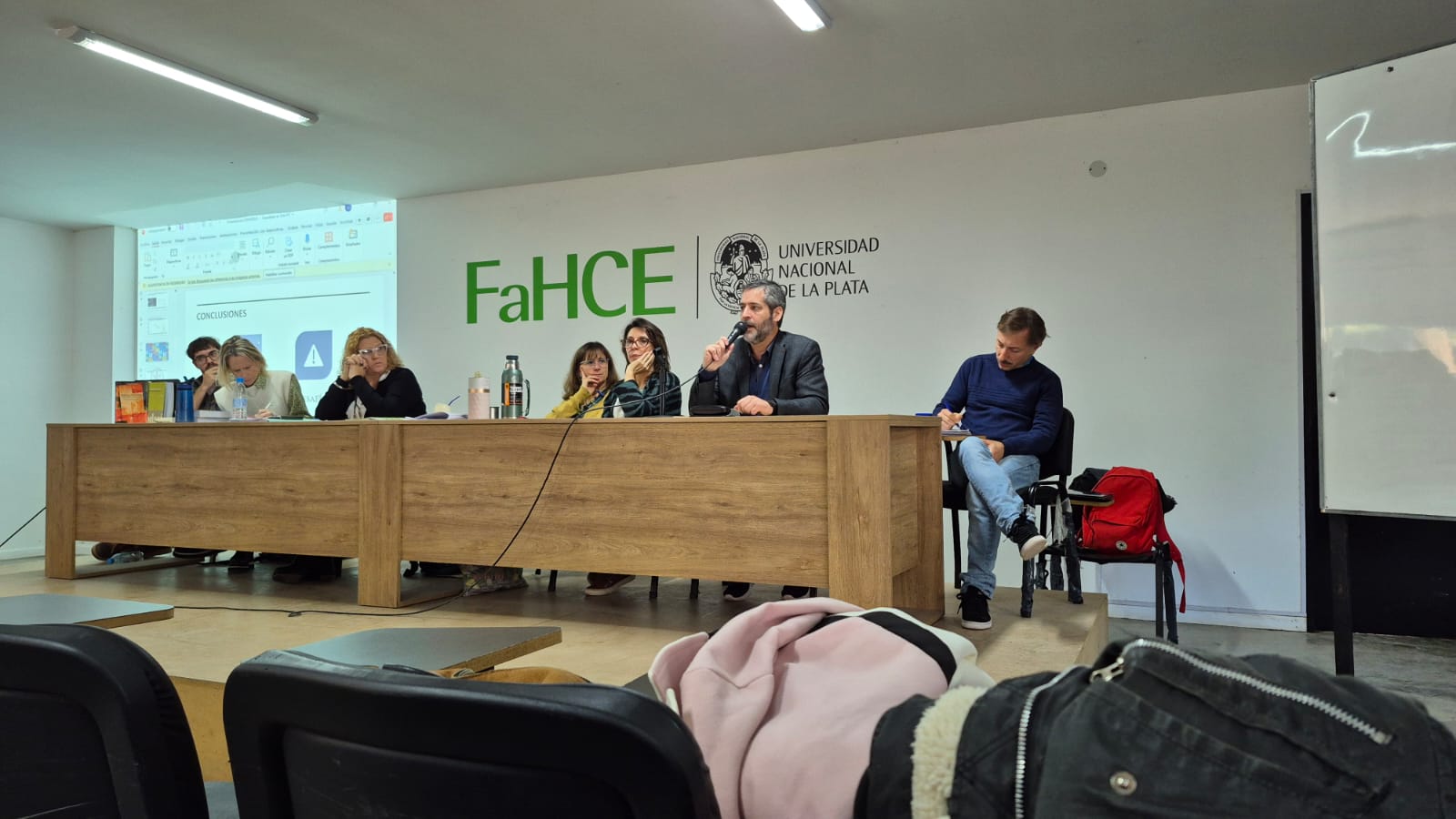 Presentación del proyecto de investigación "Legislaciones, políticas públicas y estrategias de acción. El caso de la UNLP" en las 1º Jornadas del Centro de Investigaciones en Educación "Tramas de la Investigación Educativa"